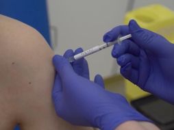 La OMS ha colaborado con distintos laboratorios y grupos de científicos a nivel internacional para desarrollar una vacuna contra el COVID-19. AP / ARCHIVO