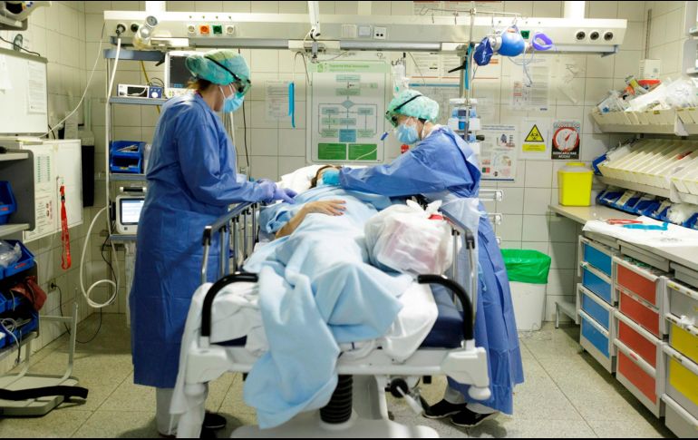 Europa concentra 1.28 millones de los casos de COVID-19, mientras que Estados Unidos está muy próximo a superar la barrera del millón de casos. EFE / R. De la Rocha