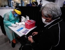 Señalan que no se trata de pruebas diagnósticas para identificar a enfermos de COVID-19, sino de test rápidos que detectan anticuerpos. EFE/J. Ronroconi