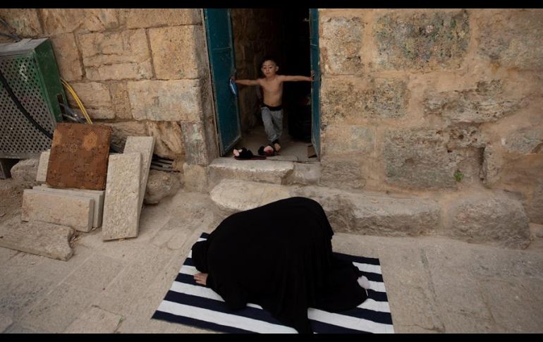 Este año, los fieles deben celebrar con su familia nuclear y se tienen que conformar con rezar en casa, lo que desvirtúa la noción colectiva de la festividad. EFE/A. Safadi