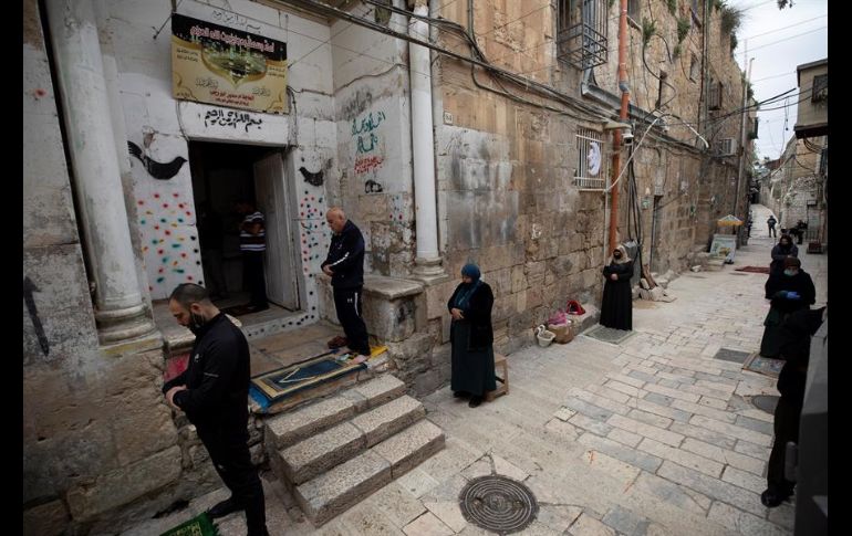 Este año, los fieles deben celebrar con su familia nuclear y se tienen que conformar con rezar en casa, lo que desvirtúa la noción colectiva de la festividad. EFE/A. Safadi