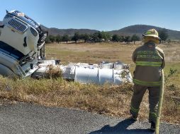 Protección Civil aseguró el lugar para evitar prevenir el riesgo hacia la población y para suprimir la fuga. ESPECIAL