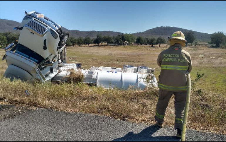 Protección Civil aseguró el lugar para evitar prevenir el riesgo hacia la población y para suprimir la fuga. ESPECIAL