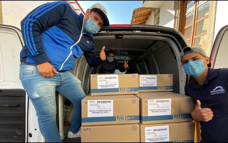 Los donativos fueron entregados a la alcaldesa de Tapalpa, Luz Elvira Manzano Ochoa. ESPECIAL