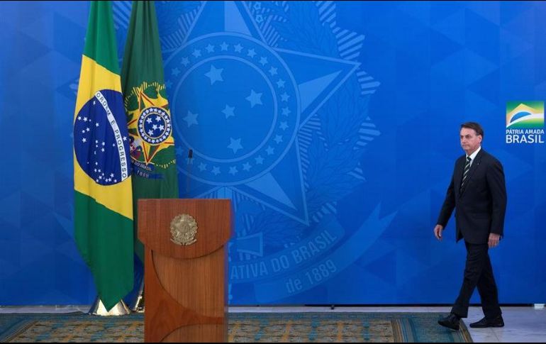 El presidente de Brasil, Jair Bolsonaro, ofrece una rueda de prensa este viernes, en Brasilia. EFE/J. Alves