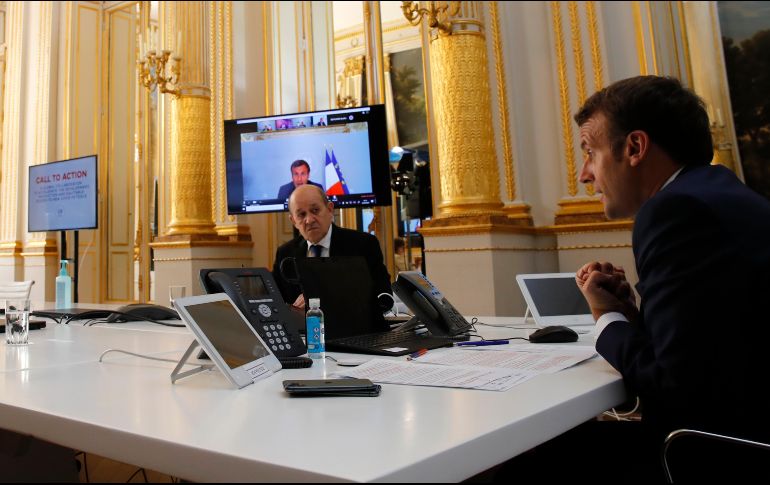 El presidente francés, Emmanuel Macron, participa en la videoconferencia sobre las acciones a tomar contra el coronavirus. AP/C. Ena