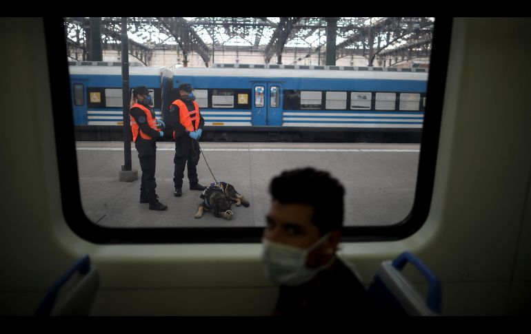 Las pruebas aplicadas no identifican a enfermos de COVID-19 sino a quienes estuvieron en contacto con el virus y cursaron la enfermedad de forma asintomática. AP/N. Pisarenko