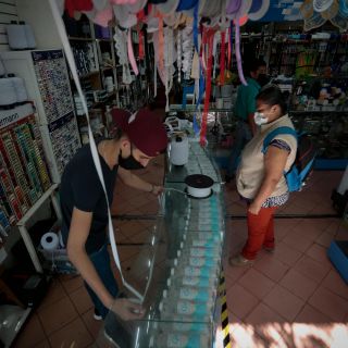 Colman mercería del Centro tapatío para hacer sus propios cubrebocas