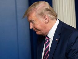 Este sábado, Donald Trump intentó matizar sus dichos tras divulgarse que los servicios de salud habían atendido a varias personas por ingerir productos de limpieza. EFE/C. Kleponis