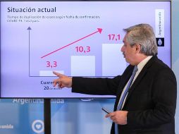 El presidente de Argentina, Alberto Fernández, participa en una rueda de prensa en la Quinta de Olivos, en Buenos Aires. EFE/Esteban Collazo