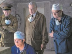 Escena de la serie “Chernobyl”. Al centro y de pie aparece Stellan Skarsgard. ESPECIAL/HBO