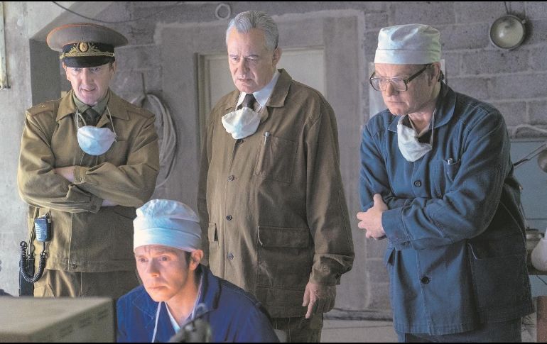 Escena de la serie “Chernobyl”. Al centro y de pie aparece Stellan Skarsgard. ESPECIAL/HBO