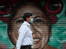 Entre las preguntas más frecuentes destacan acciones implementadas por personal sanitario, aspectos generales del COVID-19, casos registrados, entre otros. AP / ARCHIVO