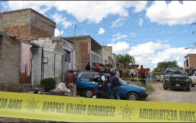 Parámedicos de Servicios Médicos Municipales de Tlajomulco arribaron al lugar para valorar el estado de salud de la víctima. EL INFORMADOR / ARCHIVO