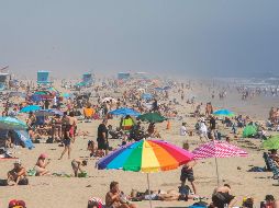 Se estima que más de 40 mil personas acudieron este sábado a algunas playas del estado. AFP/A. Gomes