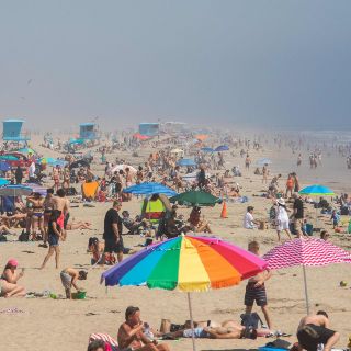 Playas de California lucen abarrotadas