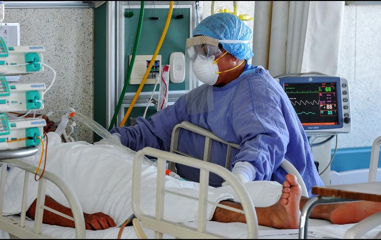 De las personas con coronavirus, mil 825 se encuentran hospitalizados en la entidad. AFP/ARCHIVO