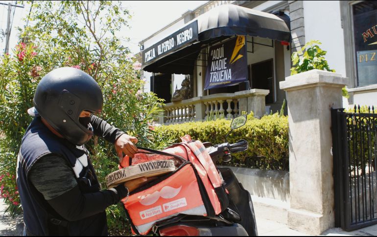 Equipo. Por medio de plataformas y personal propio, los restaurantes envían sus productos. El INFORMADOR •A. Camacho