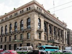 Banxico señaló que el apoyo financiero por más de 800 MMDP que anunció la semana pasada es necesario porque la contracción de la economía será muy significativa. SUN / ARCHIVO