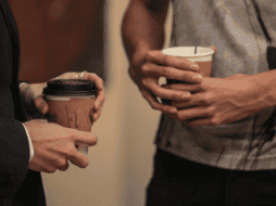 Científicos de la Universidad de Aarhus en Dinamarca analizaron el sentido del olfato y del gusto en 156 personas antes y después de beber café. EL INFORMADOR / ARCHIVO