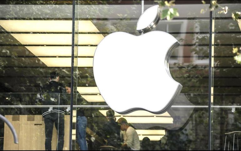 Señalan que Apple todavía planea sacar cuatro versiones de su nuevo modelo de teléfono este año. EFE/A. Babani