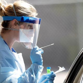 EU roza el millón de casos de COVID-19 mientras varios estados reabren