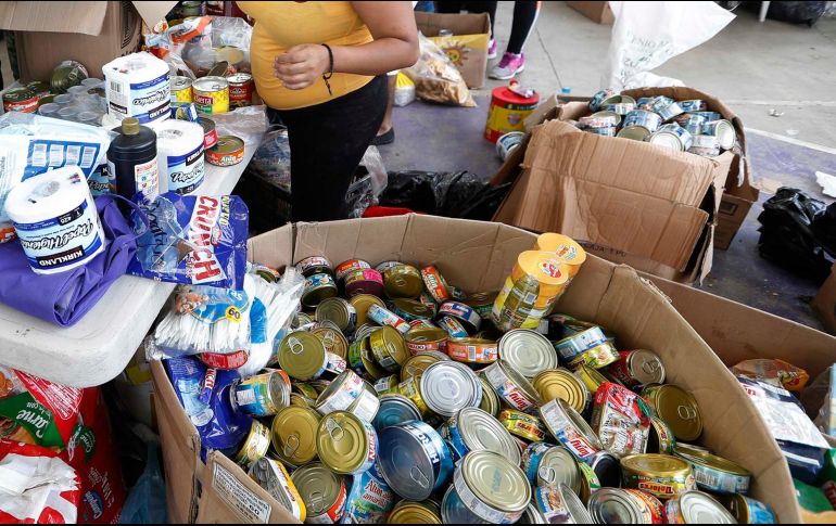 De lunes a jueves se recibe la ayuda y reparten las fichas de entrega a los interesados en ser beneficiados. SUN / ARCHIVO