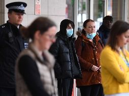Reino Unido registra hasta ahora 21 mil 678 muertos por COVID-19 únicamente en los hospitales. EFE / N. Hall