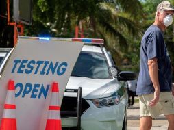 La tendencia de muertes y de casos confirmados a nivel mundial se ralentiza poco a poco. EFE/C. Herrera