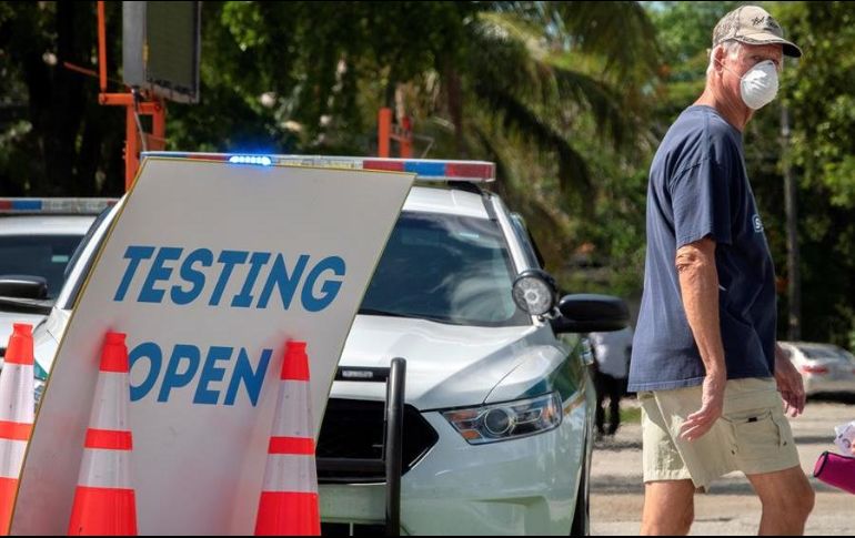 La tendencia de muertes y de casos confirmados a nivel mundial se ralentiza poco a poco. EFE/C. Herrera