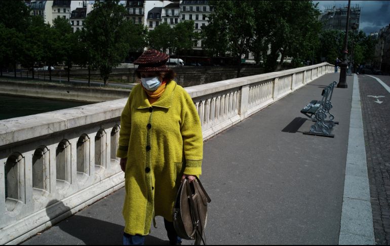 En las próximas semanas seguirán prohibidas las reuniones de más de 10 personas, tanto en lugares públicos como privados. AP / T. Camus