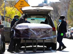 Más de la mitad de las muertes en Estados Unidos se concentra en tres estados: Nueva York, Nueva Jersey y Michigan. EFE/P. Foley