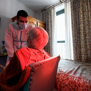 Mujer de 101 años sobrevive a gripe española, cáncer y coronavirus