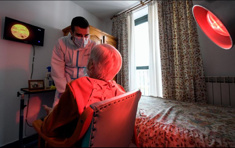 Los ancianos son la población más vulnerable que ha estado expuesta al virus. AFP/ARCHIVO