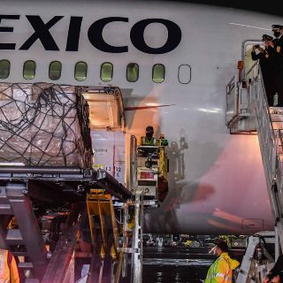 Llega a México séptimo vuelo de China con insumos contra COVID-19