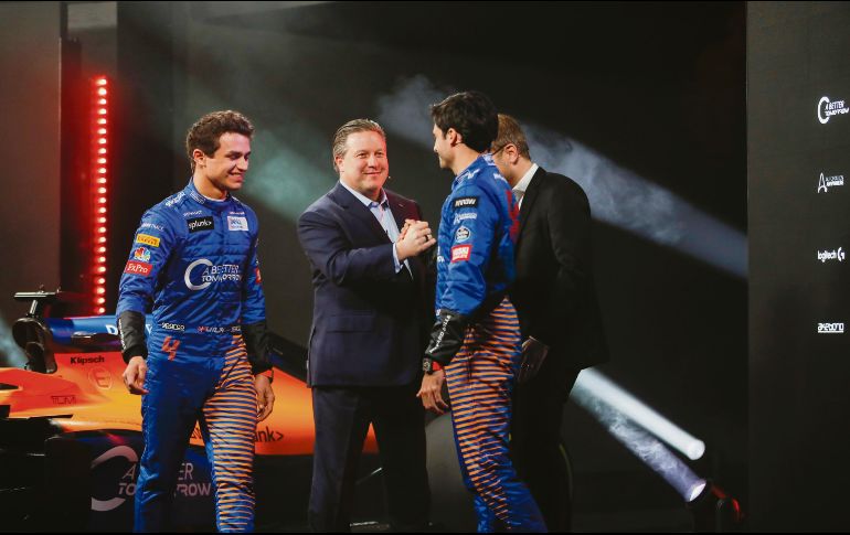 CRÍTICO. Zak Brown (centro) ha hecho señalamientos contra Ferrari. MCLAREN MEDIA CENTRE / Z. MAUGER