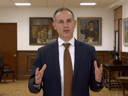 El funcionario destacó que si bien un cubrebocas puede ser un auxiliar o un elemento que complementa, uno mal usado puede contribuir a una falsa confianza. TWITTER / @HLGatell