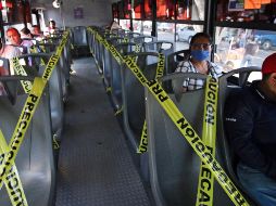 Autobús en Oaxaca con restricciones para mantener distancia entre los pasajeros. AP/P. Castellanos