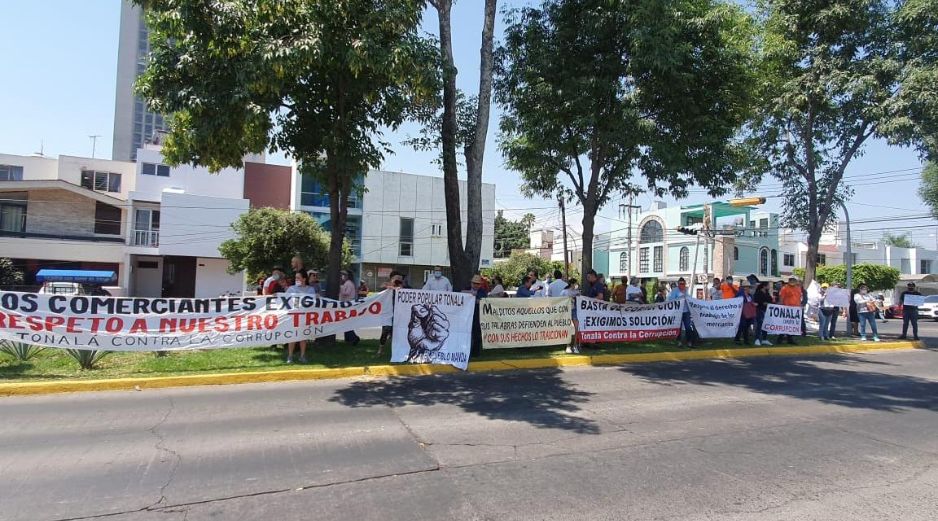 Los quejosos gritaron consignas contra el gobernador, a quien señalaron de presuntos actos de corrupción. EL INFORMADOR