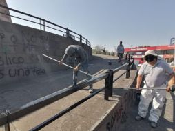 Se estima que las labores duren aproximadamente diez días, pues se requerirá de un proceso de agua y arena a presión para poder retirar el grafiti. ESPECIAL / Gobierno de Guadalajara