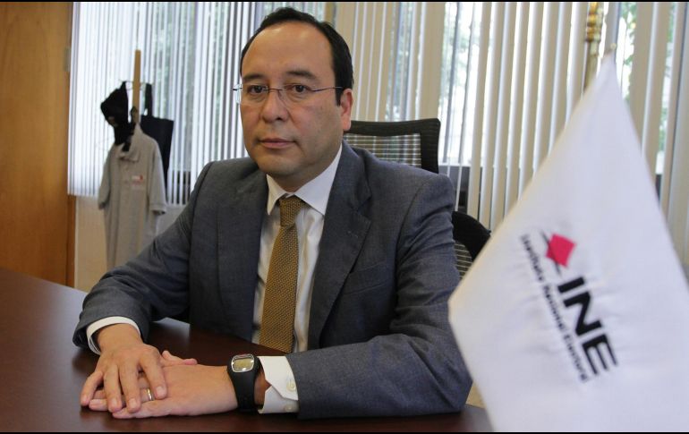 El consejero electoral Ciro Murayama hace pública la medida cautelar en su cuenta de Twitter. NTX / ARCHIVO