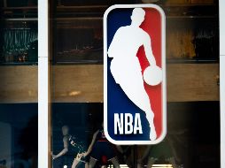 La liga estima que necesitaría unas 15 mil pruebas para retomar los juegos y completar la temporada. AFP / ARCHIVO