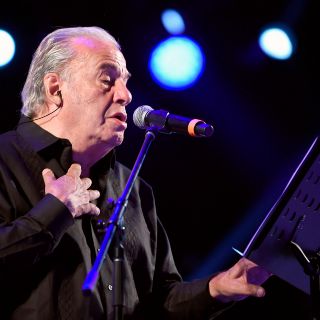 Las cenizas de Óscar Chávez ya están en su casa