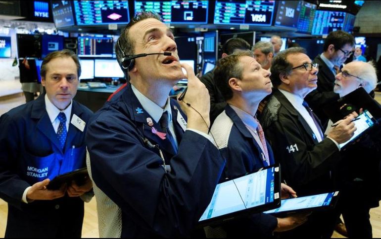 El Dow Jones descendió 622.03 puntos, arrastrado por las pérdidas generalizadas de las 30 grandes compañías que lo configuran. EFE/J. Lane