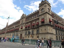 A pesar de que las concentraciones masivas no están permitidas debido a la pandemia de coronavirus, algunas personas acudieron al recinto unos minutos. EFE/ARCHIVO