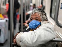 Relajar las medidas de protección podría alargar el periodo de contagios masivos. AFP/P. Pardo