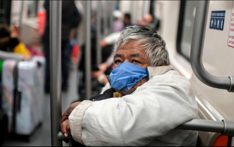 Relajar las medidas de protección podría alargar el periodo de contagios masivos. AFP/P. Pardo