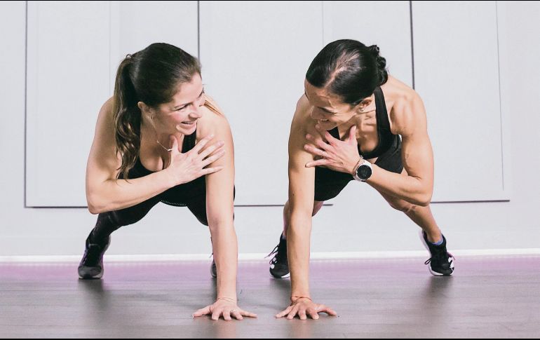 Alessandra Rosaldo y Mariana Sánchez. Las hermanas ofrecen rutinas de entrenamiento físico desde la cuenta de Instagram @im_coaching. ESPECIAL