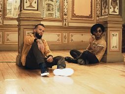 A pesar del aislamiento, se declara listo para lanzar nuevas canciones y sesiones en vivo desde su hogar. En la imagen, Samo -de sombrero- junto a Chris Syler, en el estreno del tema “Todo va a estar bien”. ESPECIAL