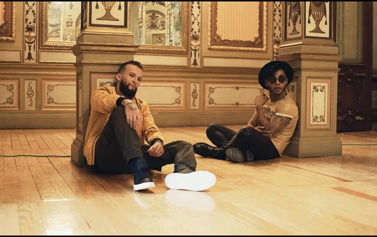 A pesar del aislamiento, se declara listo para lanzar nuevas canciones y sesiones en vivo desde su hogar. En la imagen, Samo -de sombrero- junto a Chris Syler, en el estreno del tema “Todo va a estar bien”. ESPECIAL